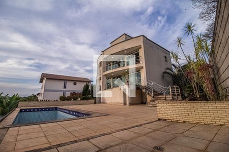 Casa à venda com 750m², 6 quartos e 8 vagas Casa à venda com 750m², 6 quartos e 8 vagasPiscina