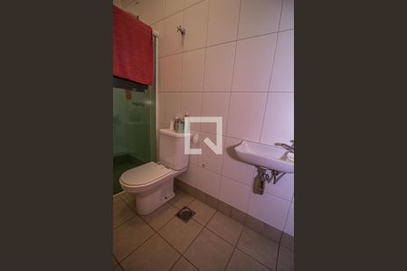 Casa à venda com 750m², 6 quartos e 8 vagas Casa à venda com 750m², 6 quartos e 8 vagasBanheiro de Serviço