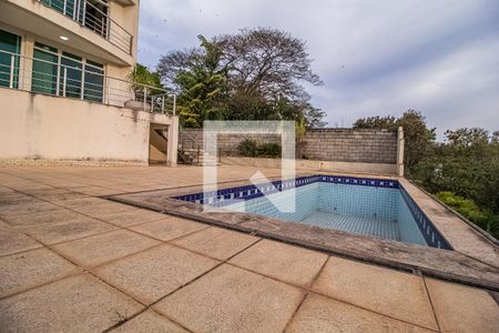 Casa à venda com 750m², 6 quartos e 8 vagas Casa à venda com 750m², 6 quartos e 8 vagasPiscina