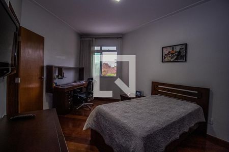 Casa à venda com 750m², 6 quartos e 8 vagas Casa à venda com 750m², 6 quartos e 8 vagasQuarto 3