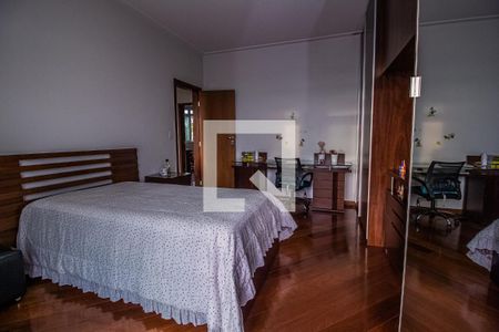 Casa à venda com 750m², 6 quartos e 8 vagas Casa à venda com 750m², 6 quartos e 8 vagasQuarto 2