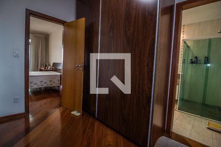 Casa à venda com 750m², 6 quartos e 8 vagas Casa à venda com 750m², 6 quartos e 8 vagasCloset