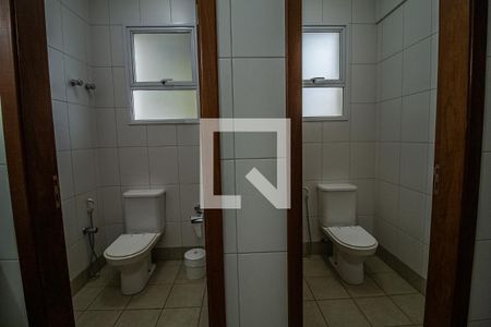 Casa à venda com 750m², 6 quartos e 8 vagas Casa à venda com 750m², 6 quartos e 8 vagasBanheiro Salão de jogos