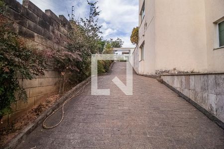 Casa à venda com 750m², 6 quartos e 8 vagas Casa à venda com 750m², 6 quartos e 8 vagasAcesso garagem