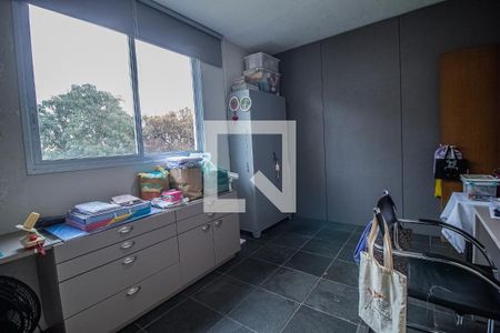 Casa à venda com 750m², 6 quartos e 8 vagas Casa à venda com 750m², 6 quartos e 8 vagasQuarto escritório