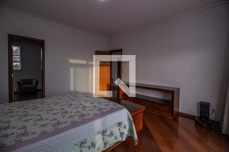 Casa à venda com 750m², 6 quartos e 8 vagas Casa à venda com 750m², 6 quartos e 8 vagasQuarto Suíte