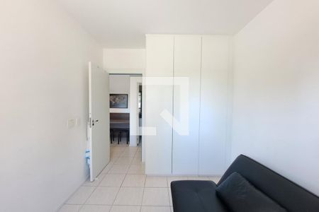 Quarto 1 de apartamento para alugar com 2 quartos, 56m² em Del Castilho, Rio de Janeiro