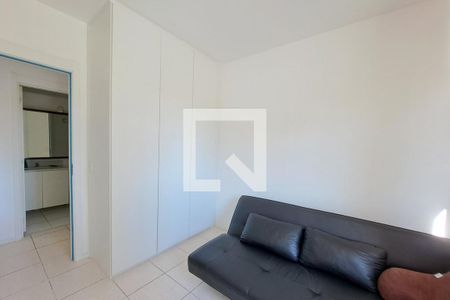 Quarto 1 de apartamento para alugar com 2 quartos, 56m² em Del Castilho, Rio de Janeiro