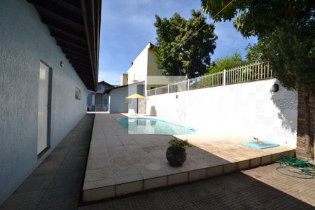 Casa à venda com 248m², 3 quartos e 4 vagasPiscina