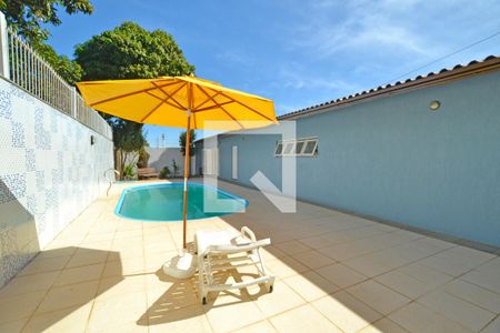 Casa à venda com 248m², 3 quartos e 4 vagasPiscina