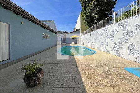 Casa à venda com 248m², 3 quartos e 4 vagasPiscina