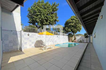Casa à venda com 248m², 3 quartos e 4 vagasPiscina
