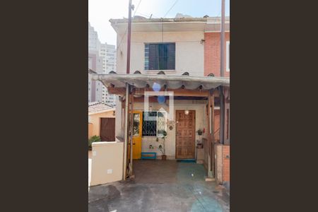 Casa à venda com 140m², 2 quartos e 1 vaga Casa à venda com 140m², 2 quartos e 1 vagaFachada