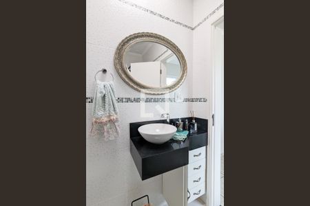 Casa à venda com 216m², 4 quartos e 4 vagasBanheiro