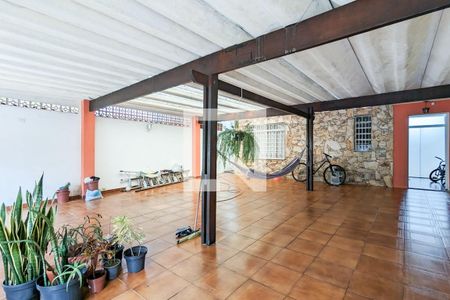 Casa à venda com 216m², 4 quartos e 4 vagasGaragem
