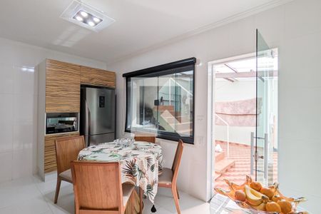 Casa à venda com 216m², 4 quartos e 4 vagasCozinha