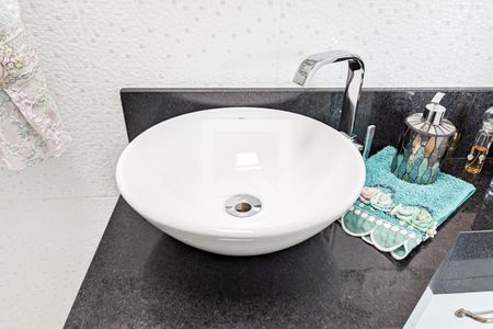 Casa à venda com 216m², 4 quartos e 4 vagasBanheiro