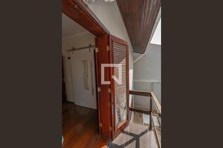 Casa de condomínio à venda com 220m², 4 quartos e 4 vagas Casa de condomínio à venda com 220m², 4 quartos e 4 vagasVaranda Suite 1