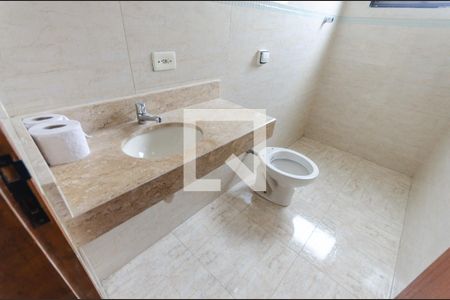 Casa para alugar com 200m², 4 quartos e 2 vagas Casa para alugar com 200m², 4 quartos e 2 vagasBanheiro 1