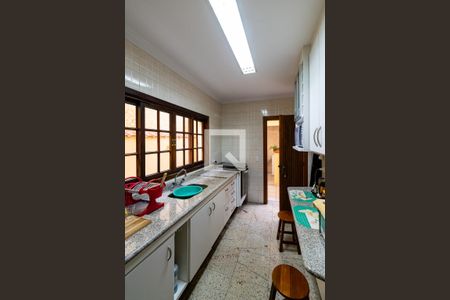 Casa à venda com 157m², 4 quartos e 2 vagas Casa à venda com 157m², 4 quartos e 2 vagasCozinha