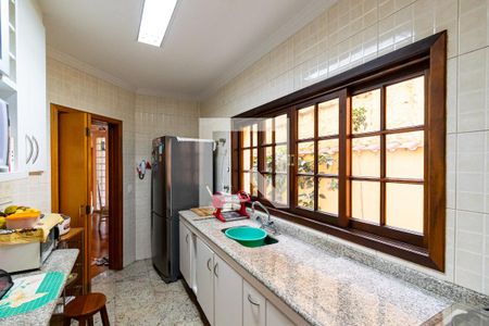 Casa à venda com 157m², 4 quartos e 2 vagas Casa à venda com 157m², 4 quartos e 2 vagasCozinha