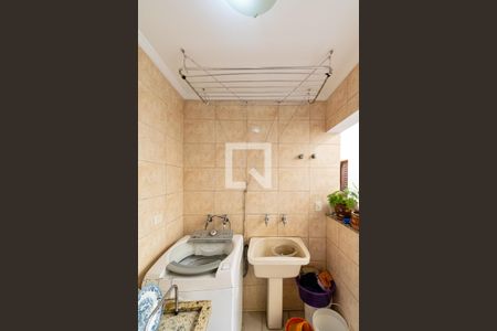 Casa à venda com 157m², 4 quartos e 2 vagas Casa à venda com 157m², 4 quartos e 2 vagasÁrea de Serviço