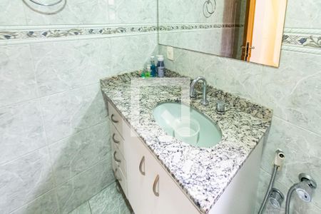 Casa à venda com 157m², 4 quartos e 2 vagas Casa à venda com 157m², 4 quartos e 2 vagasBanheiro Social 2