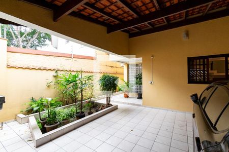 Casa à venda com 157m², 4 quartos e 2 vagas Casa à venda com 157m², 4 quartos e 2 vagasGaragem