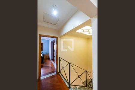 Casa à venda com 157m², 4 quartos e 2 vagas Casa à venda com 157m², 4 quartos e 2 vagasCorredor