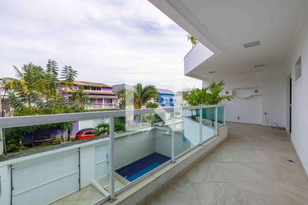 Casa de condomínio à venda com 350m², 4 quartos e 2 vagasVaranda