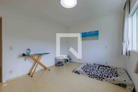 Casa de condomínio à venda com 350m², 4 quartos e 2 vagasSuíte 3