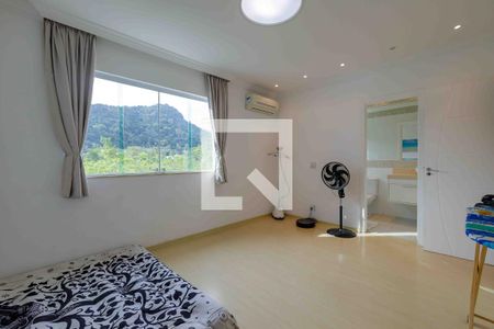 Casa de condomínio à venda com 350m², 4 quartos e 2 vagasSuíte 3