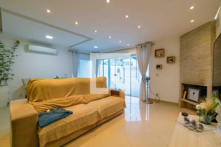 Casa de condomínio à venda com 350m², 4 quartos e 2 vagasSala