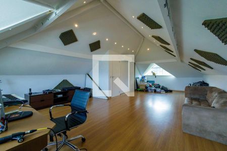 Casa de condomínio à venda com 350m², 4 quartos e 2 vagasSótão