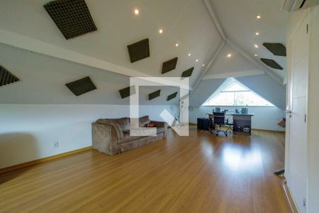 Casa de condomínio à venda com 350m², 4 quartos e 2 vagasSótão