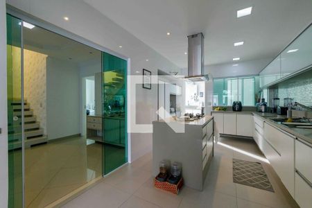 Casa de condomínio à venda com 350m², 4 quartos e 2 vagasCozinha