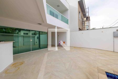 Casa de condomínio à venda com 350m², 4 quartos e 2 vagasQuintal