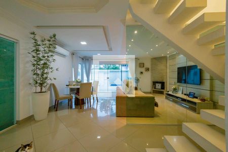 Casa de condomínio à venda com 350m², 4 quartos e 2 vagasSala