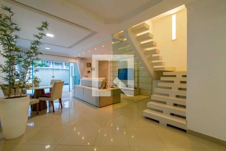 Casa de condomínio à venda com 350m², 4 quartos e 2 vagasSala