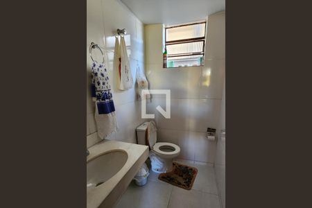 Casa à venda com 300m², 4 quartos e 4 vagas Casa à venda com 300m², 4 quartos e 4 vagasBanheiro