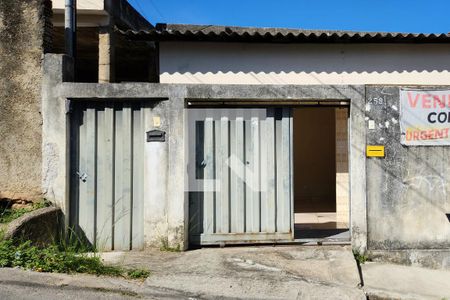Casa à venda com 300m², 4 quartos e 4 vagas Casa à venda com 300m², 4 quartos e 4 vagasFachada