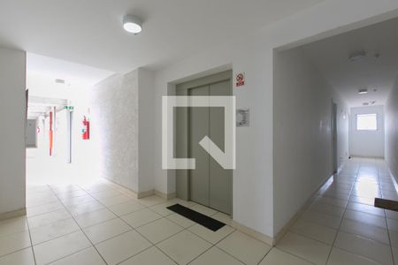 Apartamento à venda com 27m², 1 quarto e sem vaga Apartamento à venda com 27m², 1 quarto e sem vagaHall / Elevador
