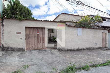 Casa à venda com 360m², 3 quartos e 2 vagasFachada