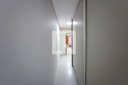 Corredor Quartos de casa de condomínio à venda com 3 quartos, 205m² em Swiss Park, Campinas
