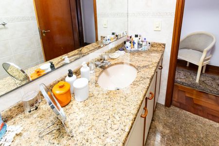 Casa à venda com 289m², 4 quartos e 3 vagas Casa à venda com 289m², 4 quartos e 3 vagasBanheiro Social