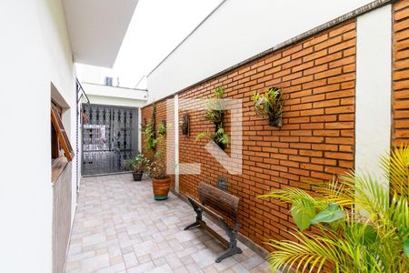 Casa à venda com 289m², 4 quartos e 3 vagas Casa à venda com 289m², 4 quartos e 3 vagasCorredor