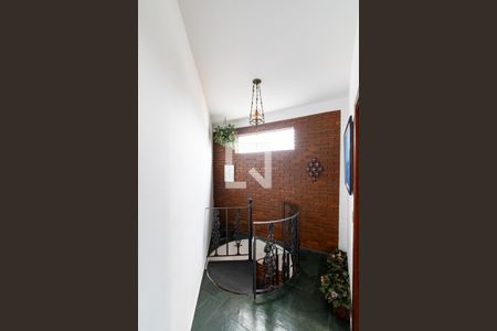 Casa à venda com 289m², 4 quartos e 3 vagas Casa à venda com 289m², 4 quartos e 3 vagasEscadas