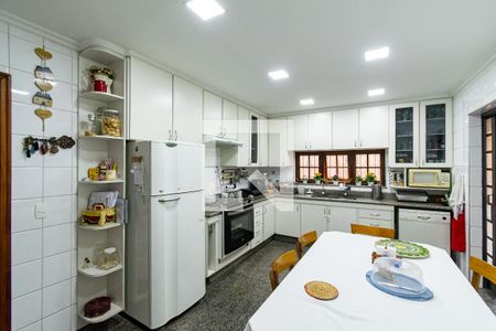 Casa à venda com 289m², 4 quartos e 3 vagas Casa à venda com 289m², 4 quartos e 3 vagasCozinha