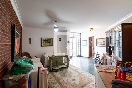 Casa à venda com 289m², 4 quartos e 3 vagas Casa à venda com 289m², 4 quartos e 3 vagasSalão de Festas