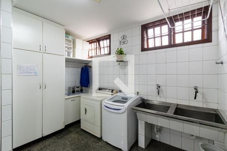 Casa à venda com 289m², 4 quartos e 3 vagas Casa à venda com 289m², 4 quartos e 3 vagasLavanderia